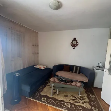 Apartment A-d Free Wi-fi Internet, Air Conditioner,free Parking *