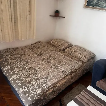 Daire A-d Free Wi-fi Internet, Air Conditioner,free Parking *